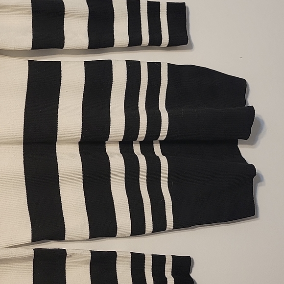 Long black and white sweater - Picture 3 of 3